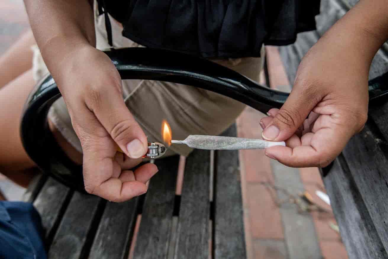 Light a joint