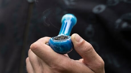 Rules for smoking pipes and bongs and vapes